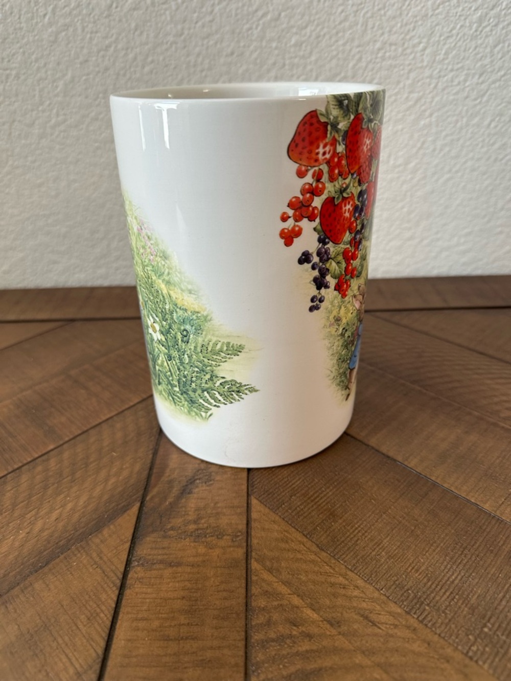 Ceramic Canister Jar Peter Rabbit Strawberry NEW - Picture 5 of 9